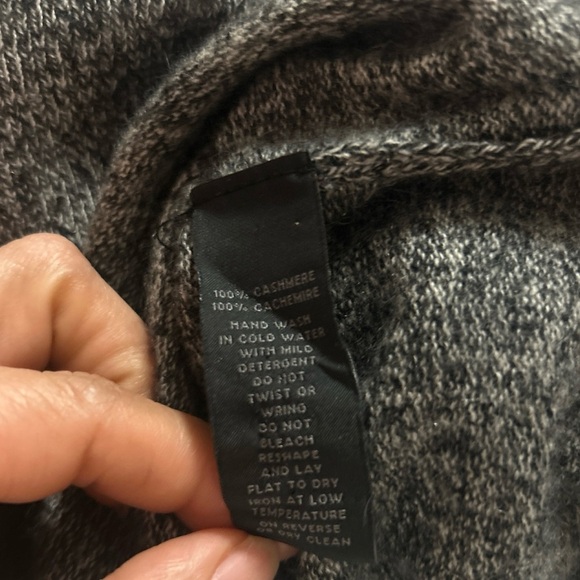 Saks Fifth Avenue 100% Cashmere Pullover Sweater Size Medium - Picture 5 of 5